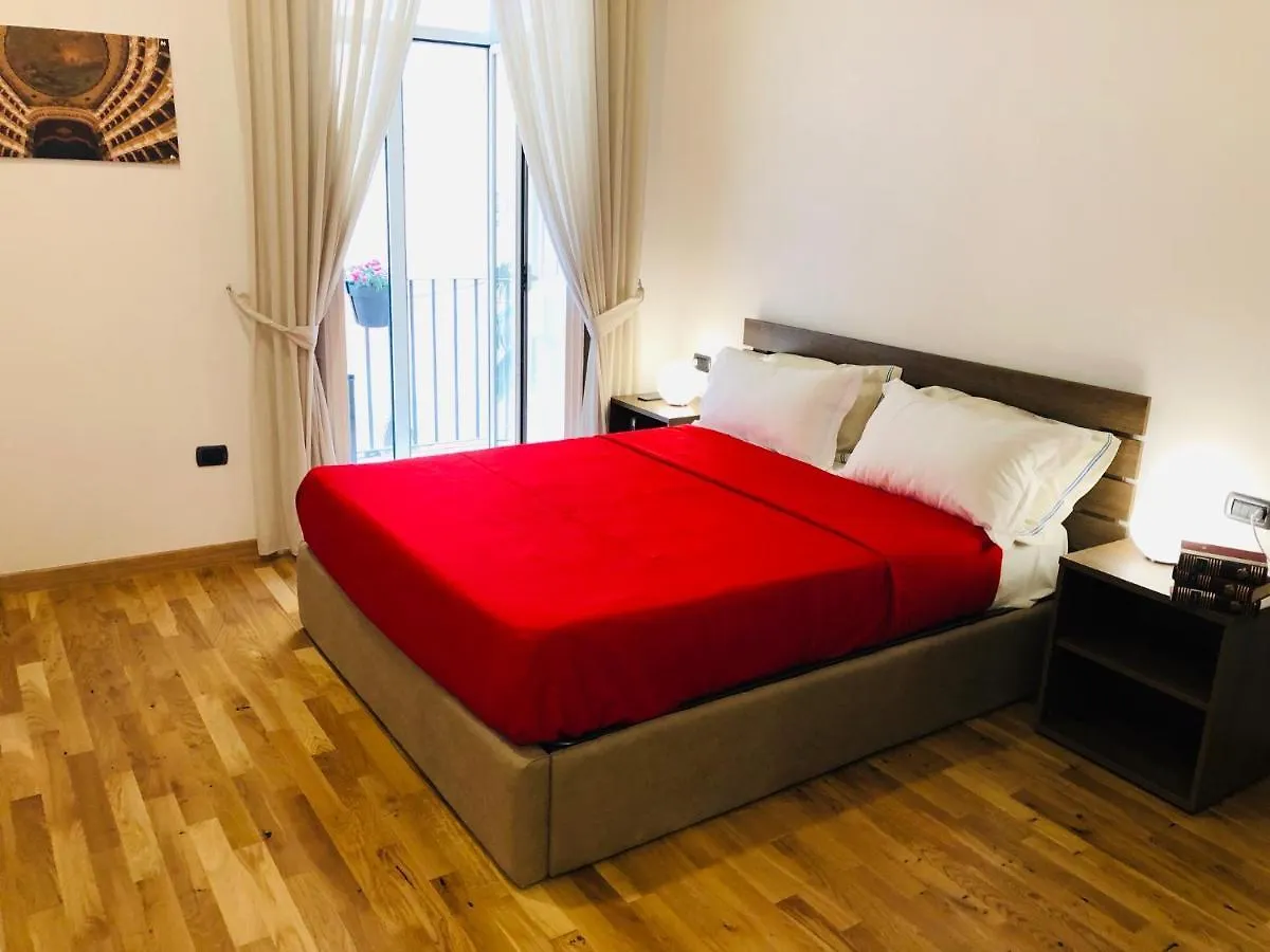 Domus Studio 25 Bed & Breakfast Νάπολη