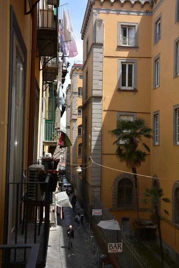 Domus Studio 25 Bed & Breakfast Νάπολη