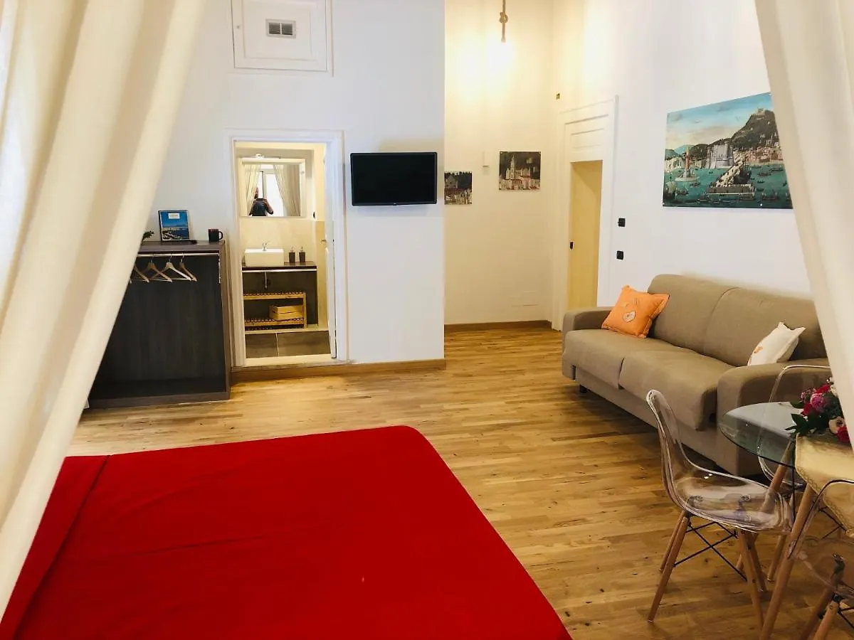 Domus Studio 25 Bed & Breakfast Napels Italië