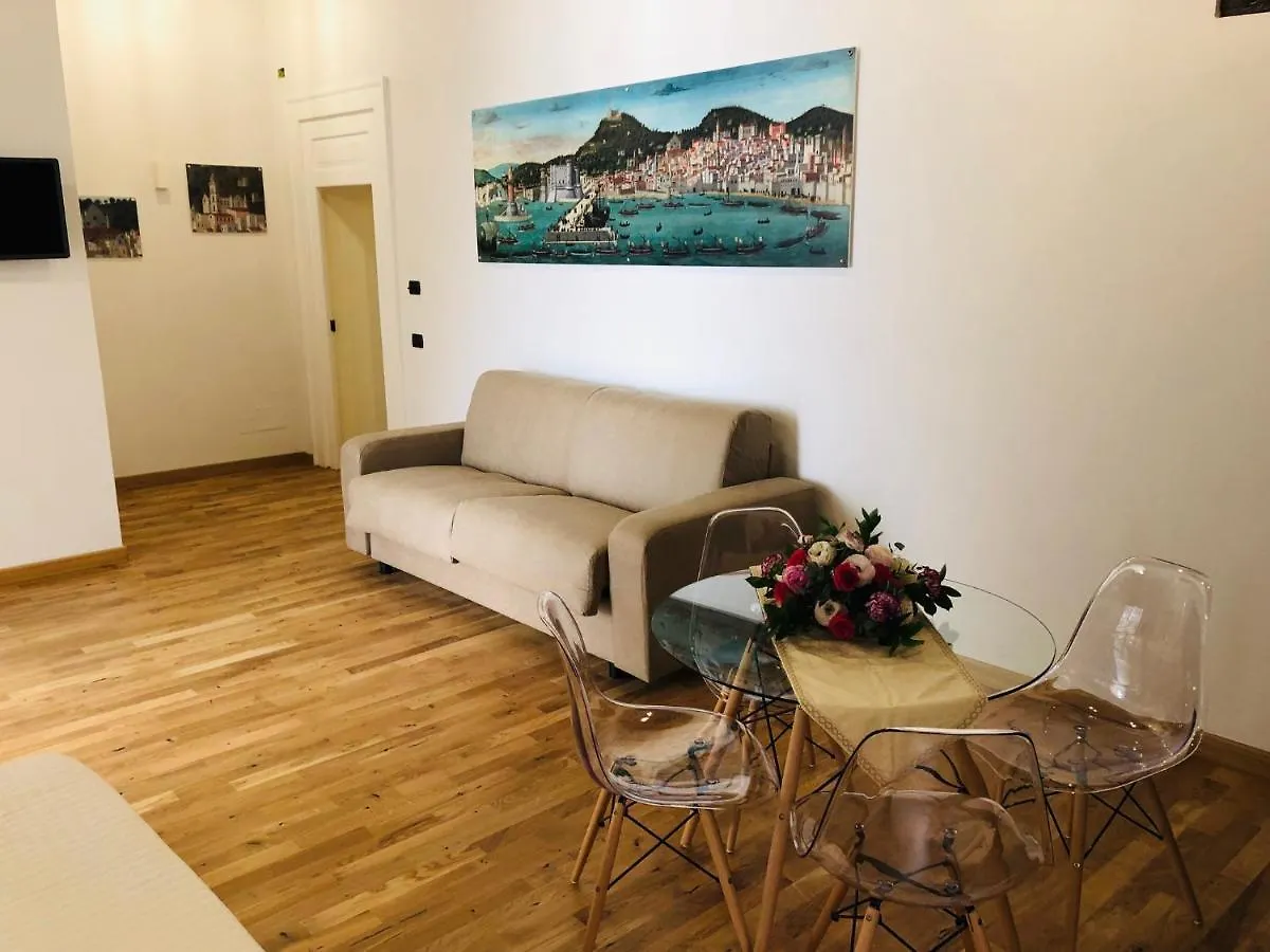 Domus Studio 25 Bed & Breakfast Napels 2*,